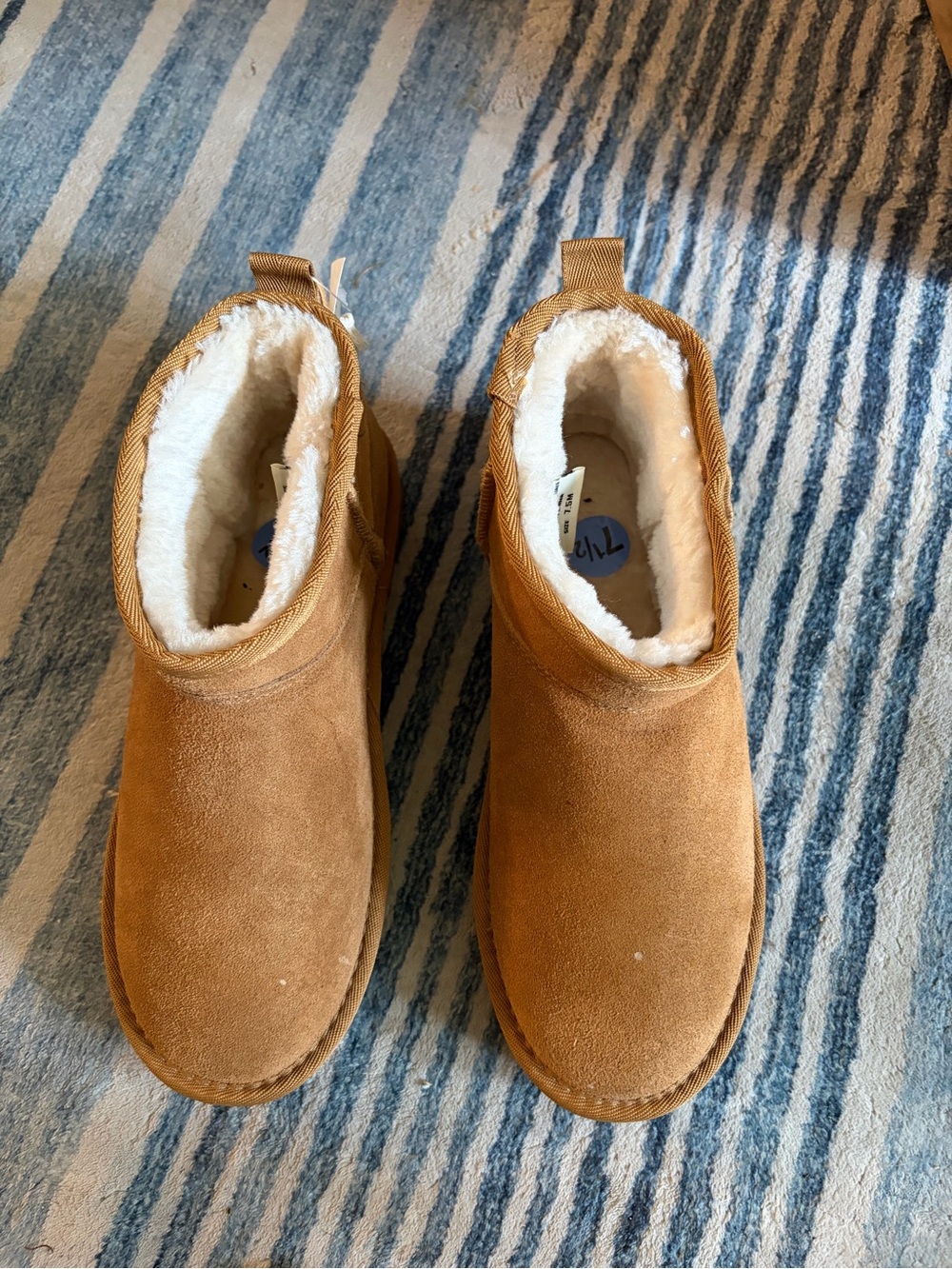Brand New Woman Cozy Shearling-Lined Slip-On Boots - Tan